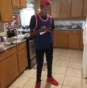 Meet your Posher, Delato